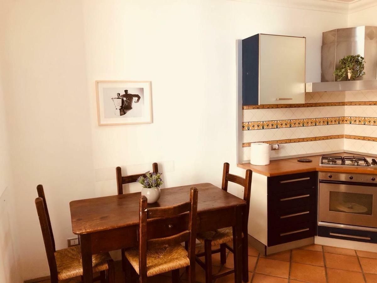 Rota House - Apartment In Santa Chiara, The Heart Of Naples Наполи Екстериор снимка