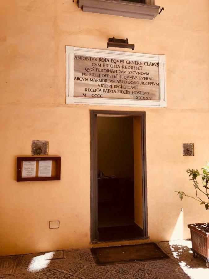 Rota House - Apartment In Santa Chiara, The Heart Of Naples Наполи Екстериор снимка